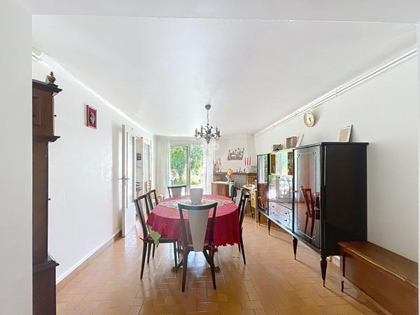 Maison Montesson €724 500 ** - Référence 161439