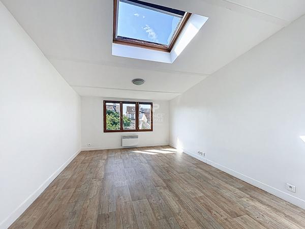 Maison Montesson €724 500 ** - Référence 161439