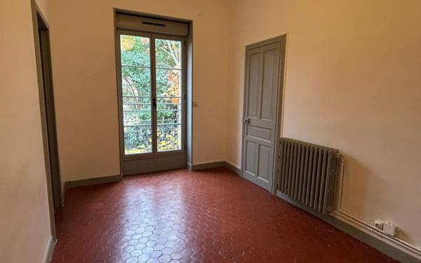 Appartement à louer    3 pièces •  Nîmes