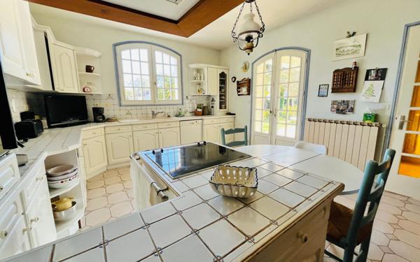 Maison à vendre    6 pièces •  Royan