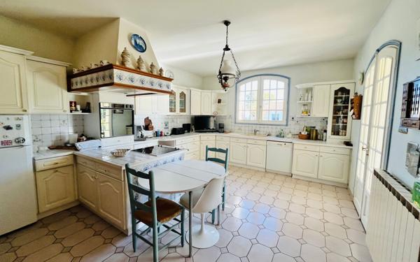 Maison à vendre    6 pièces •  Royan