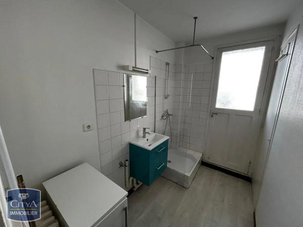 Appartement à louer 4 pièces 64.3m² Cholet (49300)