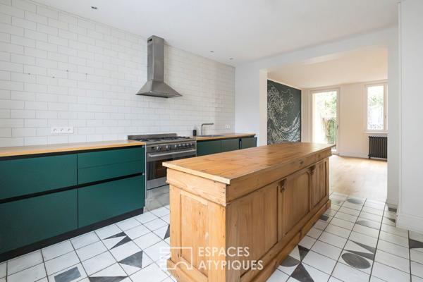 Maison de ville rénovée et sa terrasse à l’abri des regards