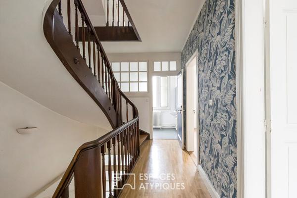 Maison de ville rénovée et sa terrasse à l’abri des regards