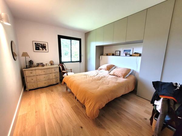 Superbe maison aux grands volumes, avec piscine.