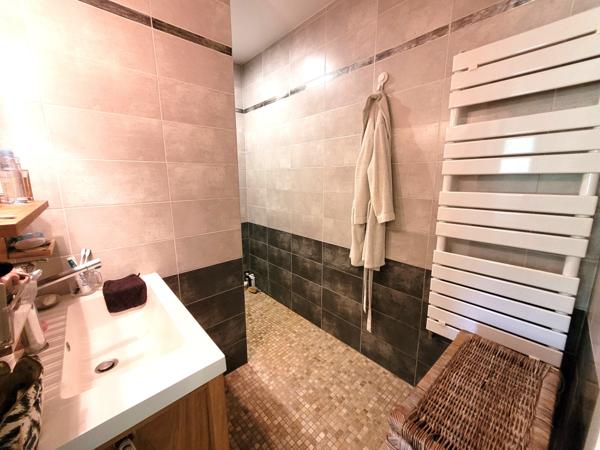 Superbe maison aux grands volumes, avec piscine.