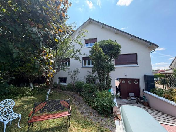 Maison familiale à vendre sur la commune de Chambly 220 m² - 6 chambres, sous-sol total aménagé