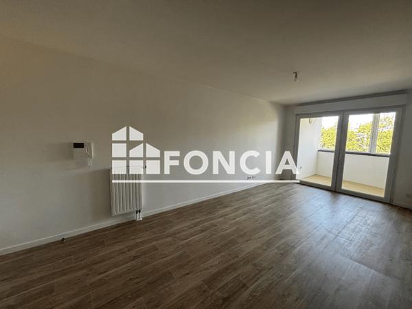 Location Appartement 2 pièces 43.5 m² - 15 AVENUE DE BORDEAUX Joue Les Tours 37300