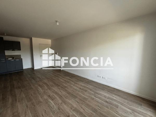 Location Appartement 2 pièces 43.5 m² - 15 AVENUE DE BORDEAUX Joue Les Tours 37300