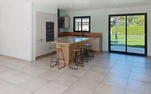 Maison à vendre    4 pièces • 100,43 m2 Le Mayet-de-Montagne