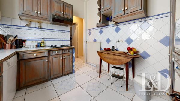 Paris 1er – Saint-Eustache / Montorgueil – Appartement de 125 m² avec balcon filant dans immeuble pierre de taille