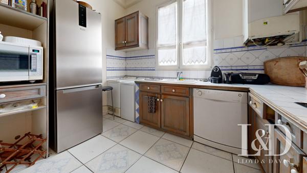 Paris 1er – Saint-Eustache / Montorgueil – Appartement de 125 m² avec balcon filant dans immeuble pierre de taille