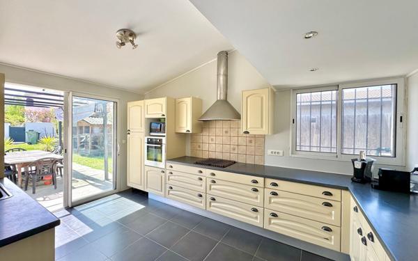 Maison à vendre    7 pièces • 166,97 m2 Saint-Médard-en-Jalles