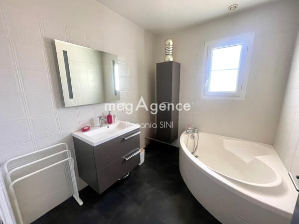 Maison à LA ROCHE-SUR-YON, 85000 - 5 pièces 149m²