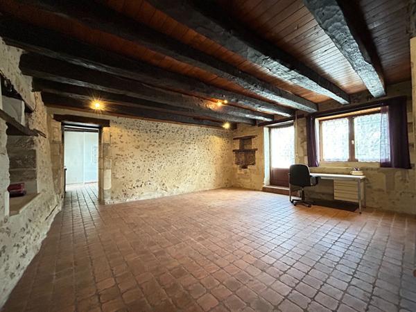 A vendre Propriété avec dépendances à 15 minutes de PERIGUEUX (24000)