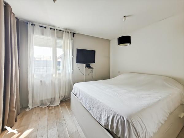 Maison 317 700 € Sadirac 5 p 112 m² DPE C