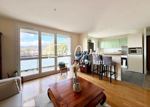 T4 dernier étage traversant avec balcon - cave - vue dégagée !