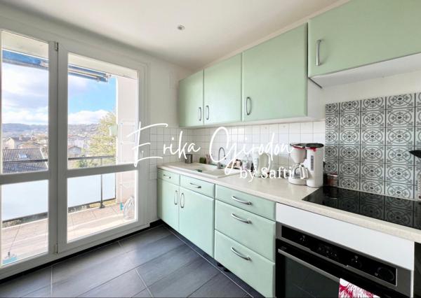 T4 dernier étage traversant avec balcon - cave - vue dégagée !