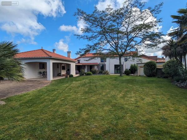 Achat - Maison Les Herbiers 85500 7 pièces 160 m 2 903 m 2