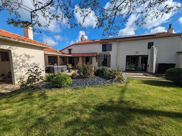 Achat - Maison Les Herbiers 85500 7 pièces 160 m 2 903 m 2