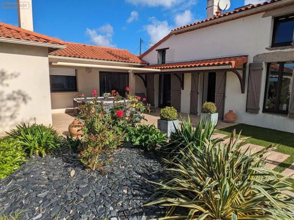 Achat - Maison Les Herbiers 85500 7 pièces 160 m 2 903 m 2
