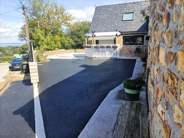 "Demeure d’Exception à Crozon : 175 m² de Caractère, 5 Chambres et Horizon Marin"