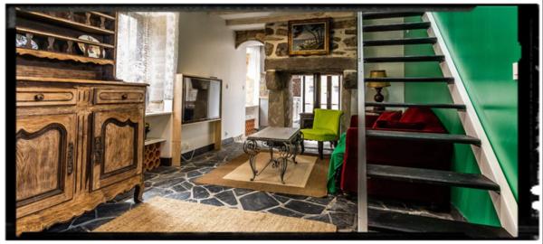 "Demeure d’Exception à Crozon : 175 m² de Caractère, 5 Chambres et Horizon Marin"