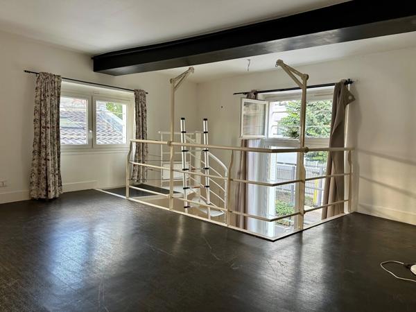 Appartement à louer 2 pièces PARIS 20EME ARRONDISSEMENT (75) au coeur de Belleville