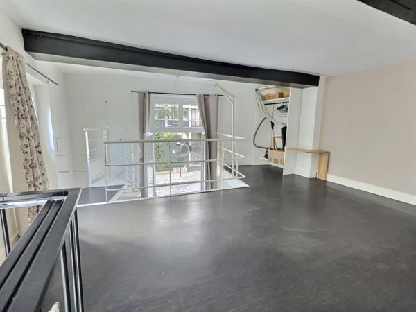 Appartement à louer 2 pièces PARIS 20EME ARRONDISSEMENT (75) au coeur de Belleville