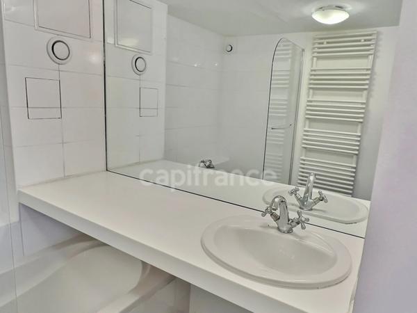 Appartement à louer 2 pièces PARIS 20EME ARRONDISSEMENT (75) au coeur de Belleville