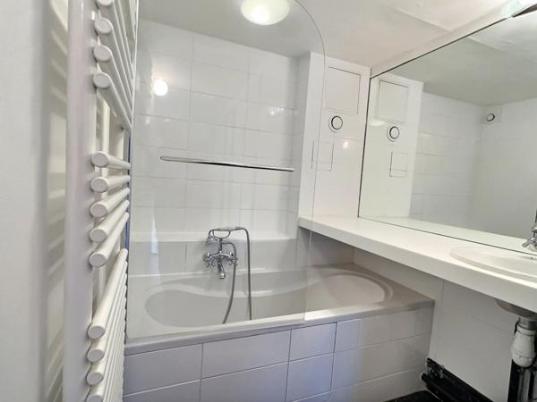 Appartement à louer 2 pièces PARIS 20EME ARRONDISSEMENT (75) au coeur de Belleville