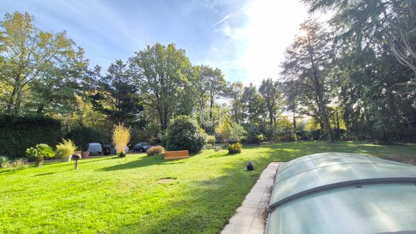 SAUTRON - DEMEURE DE CHARME DANS UN ENVIRONNEMENT PRISÉ ET VERDOYANT