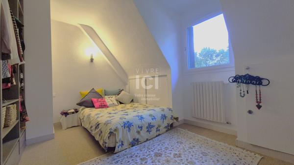 SAUTRON - DEMEURE DE CHARME DANS UN ENVIRONNEMENT PRISÉ ET VERDOYANT