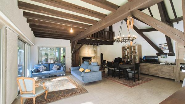 SAUTRON - DEMEURE DE CHARME DANS UN ENVIRONNEMENT PRISÉ ET VERDOYANT