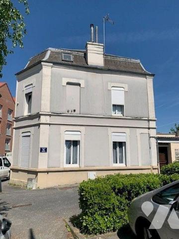 Immeuble de rapport comprenant:
- Rez-de-chaussée: 2 appartement type II, espaces communs dont...