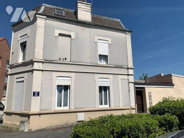 Immeuble de rapport comprenant:
- Rez-de-chaussée: 2 appartement type II, espaces communs dont...