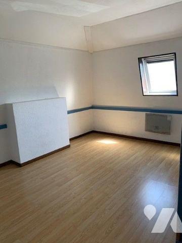 Immeuble de rapport comprenant:
- Rez-de-chaussée: 2 appartement type II, espaces communs dont...