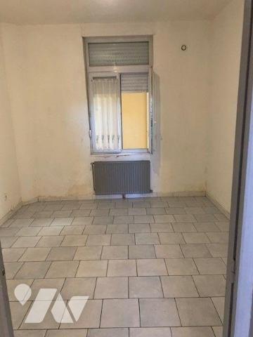Immeuble de rapport comprenant:
- Rez-de-chaussée: 2 appartement type II, espaces communs dont...