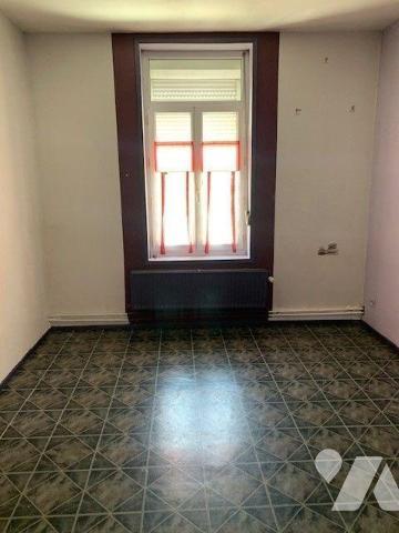 Immeuble de rapport comprenant:
- Rez-de-chaussée: 2 appartement type II, espaces communs dont...