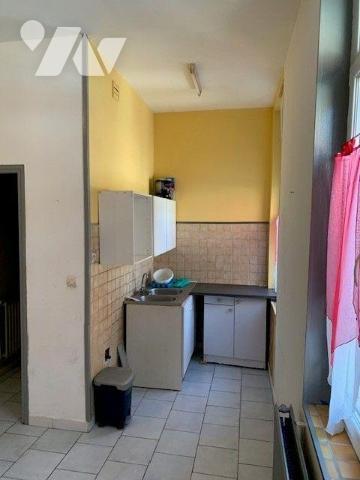 Immeuble de rapport comprenant:
- Rez-de-chaussée: 2 appartement type II, espaces communs dont...