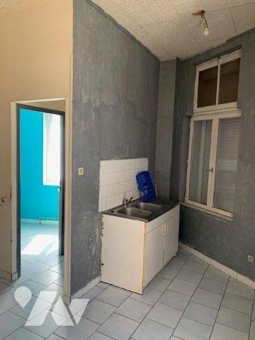 Immeuble de rapport comprenant:
- Rez-de-chaussée: 2 appartement type II, espaces communs dont...
