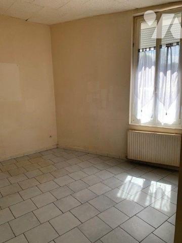 Immeuble de rapport comprenant:
- Rez-de-chaussée: 2 appartement type II, espaces communs dont...