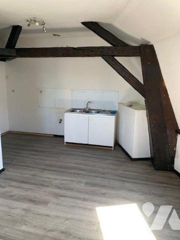 Immeuble de rapport comprenant:
- Rez-de-chaussée: 2 appartement type II, espaces communs dont...