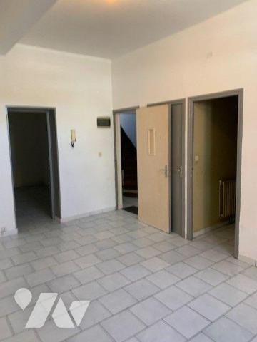 Immeuble de rapport comprenant:
- Rez-de-chaussée: 2 appartement type II, espaces communs dont...