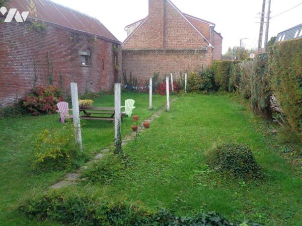 Secteur jardin Public Maison de ville avec garage bâtie sur 437 m²