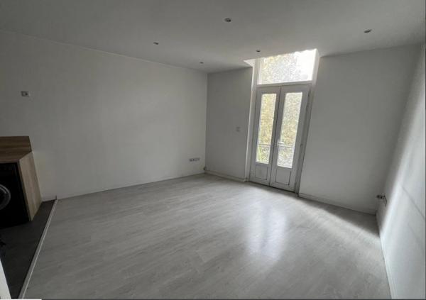 Aubagne (13400) Bel appartement de type 3 pièces avec Balcon