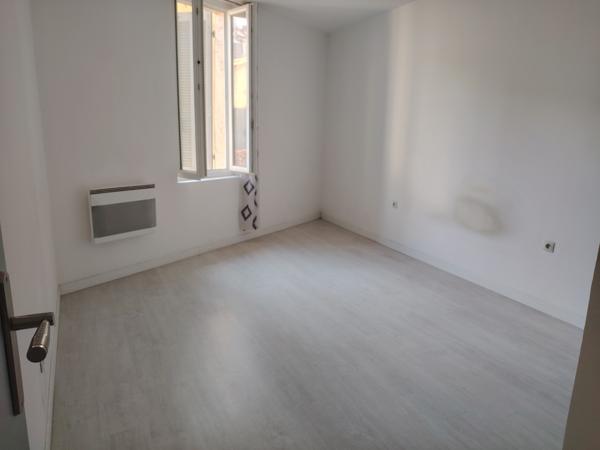 Aubagne (13400) Bel appartement de type 3 pièces avec Balcon