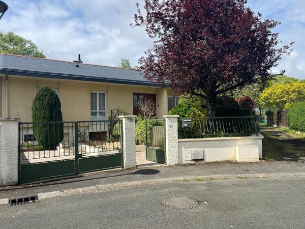 Maison familiale avec sous-sol - fort potentiel