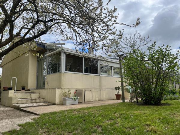 Maison familiale avec sous-sol - fort potentiel