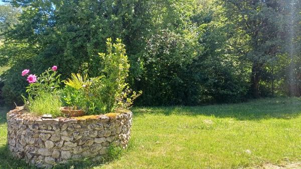 Propriete/Gites 6 hectares, Proche de THENON (24)